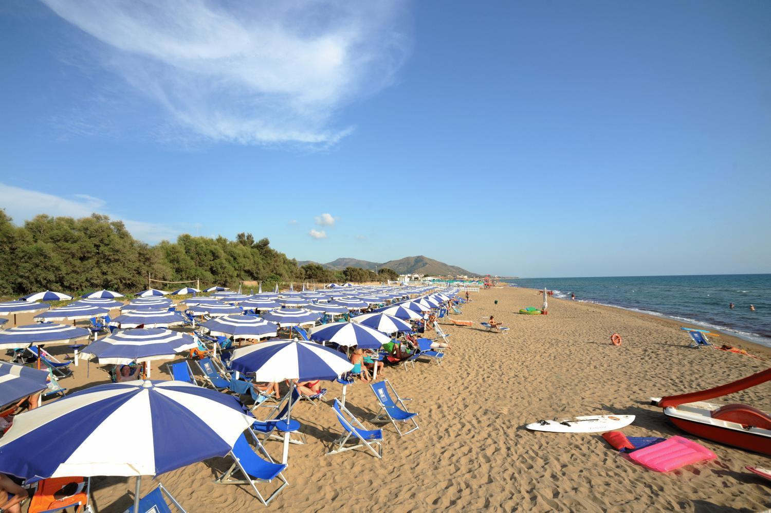 Marina Club Hotel Baia Domizia Exterior photo