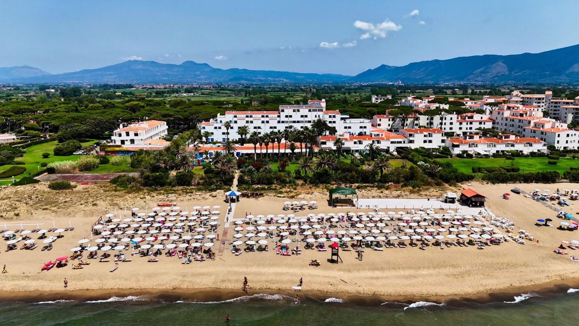 Marina Club Hotel Baia Domizia Exterior photo