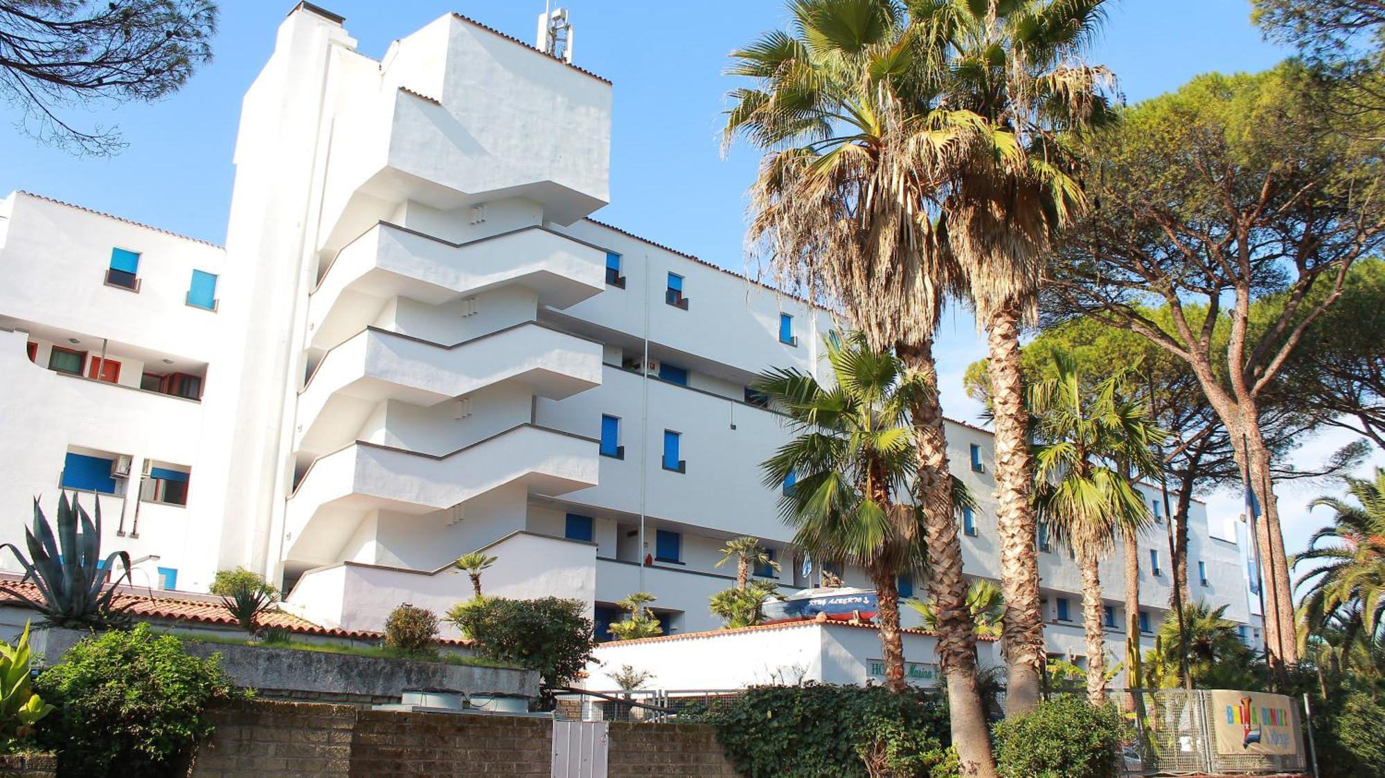 Marina Club Hotel Baia Domizia Exterior photo